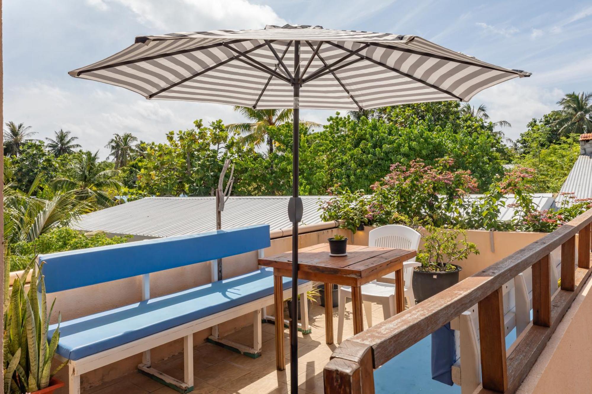 Nemo Inn Omadhoo Bagian luar foto