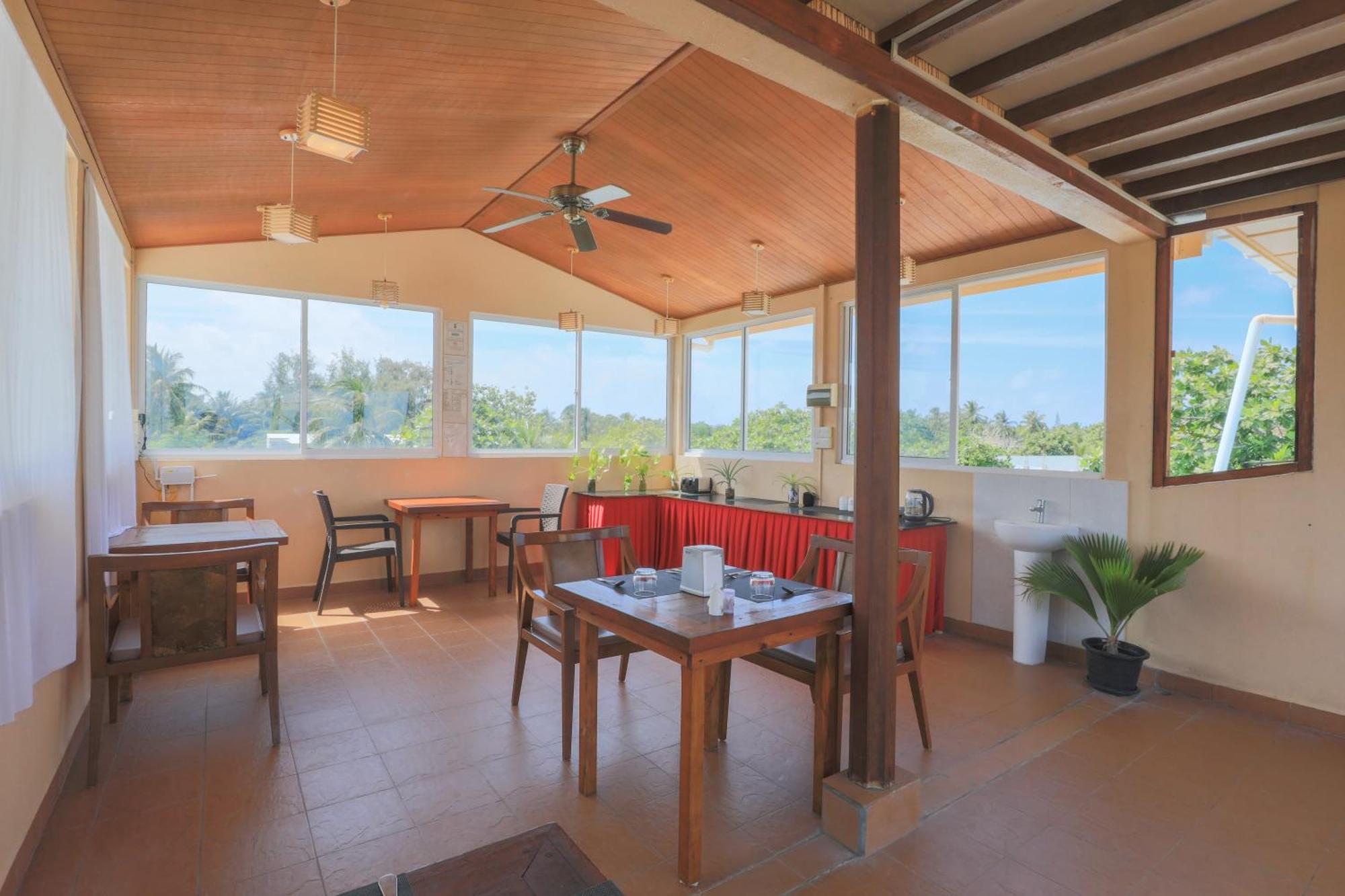 Nemo Inn Omadhoo Bagian luar foto