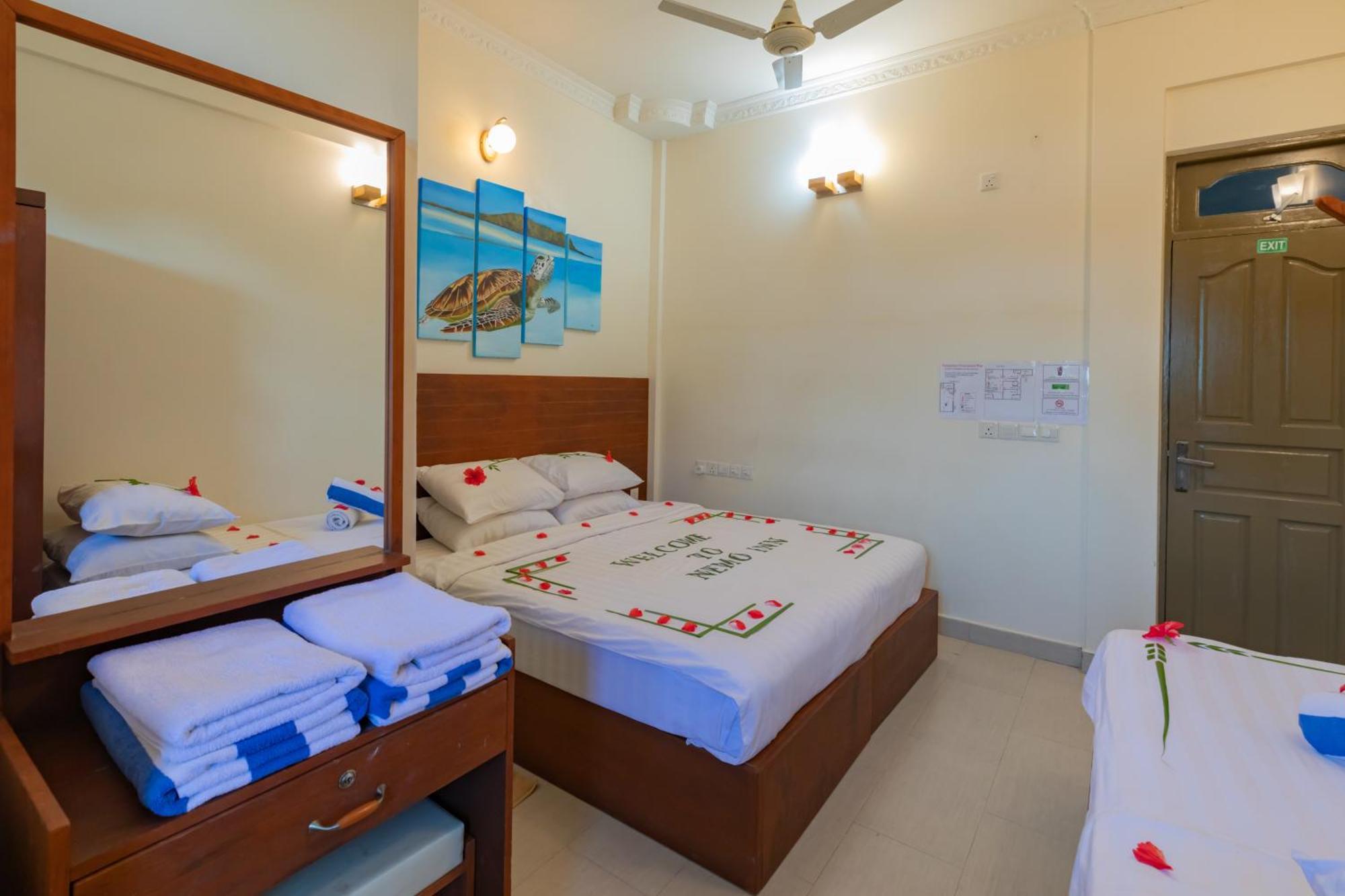 Nemo Inn Omadhoo Bagian luar foto