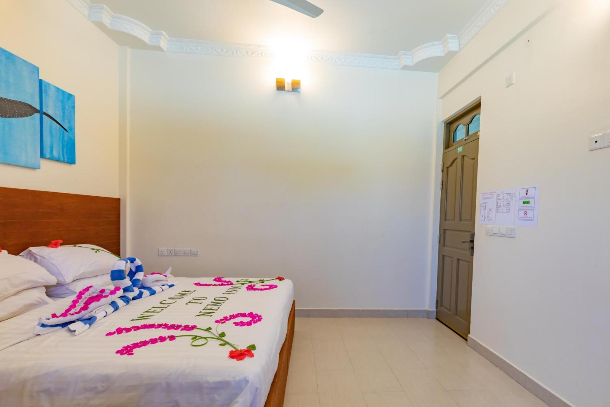 Nemo Inn Omadhoo Bagian luar foto