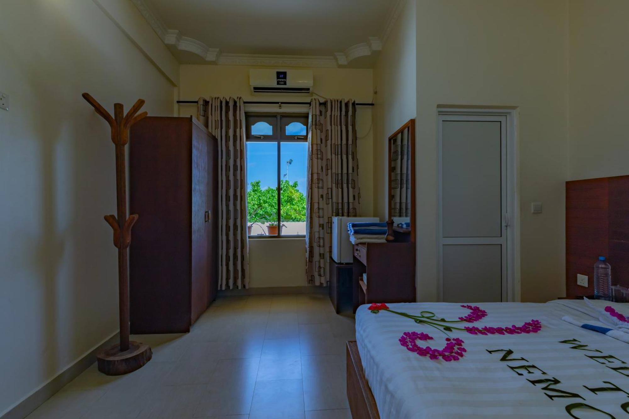 Nemo Inn Omadhoo Bagian luar foto